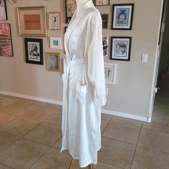 Vintage VS‎ Gold Label Cream Satin Robe Robes